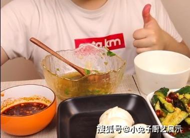 吃瓜网红黑网爆料视频甜水面,甜水面背后的惊人真相，吃瓜群众惊呆了！